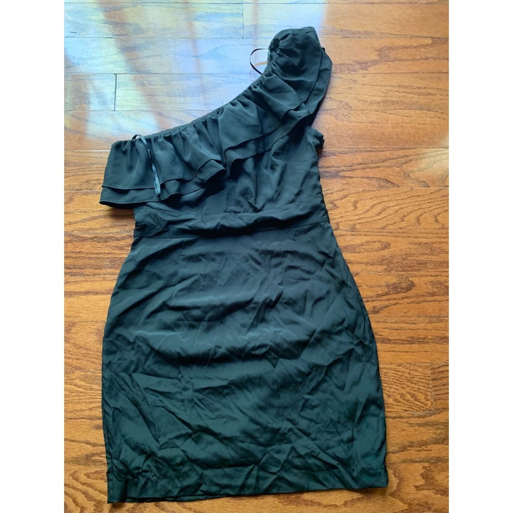 One-hand Black Dress - Picture 2 of 3